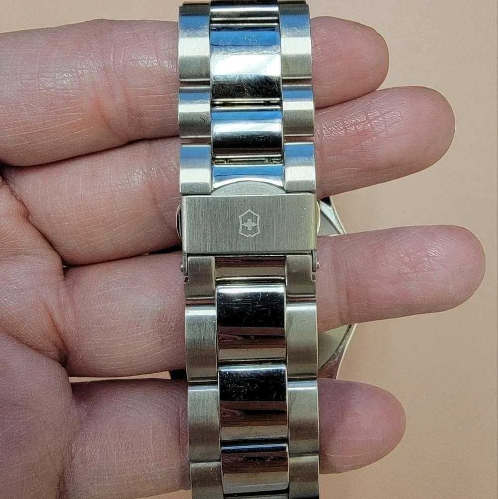 Victorinox Swiss Army Stainless Steel Men's Watch - Picture 6 of 6